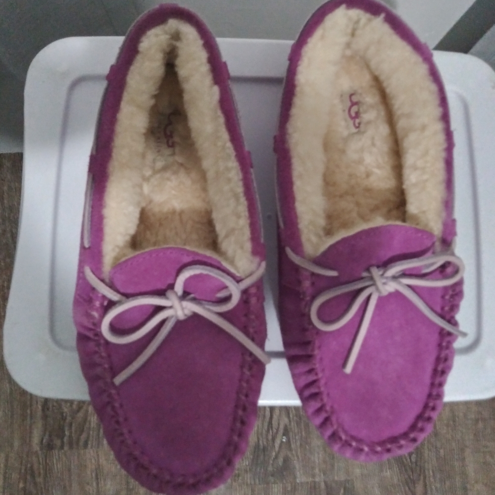 UGG Moccasin Girls Slippers Size 3 